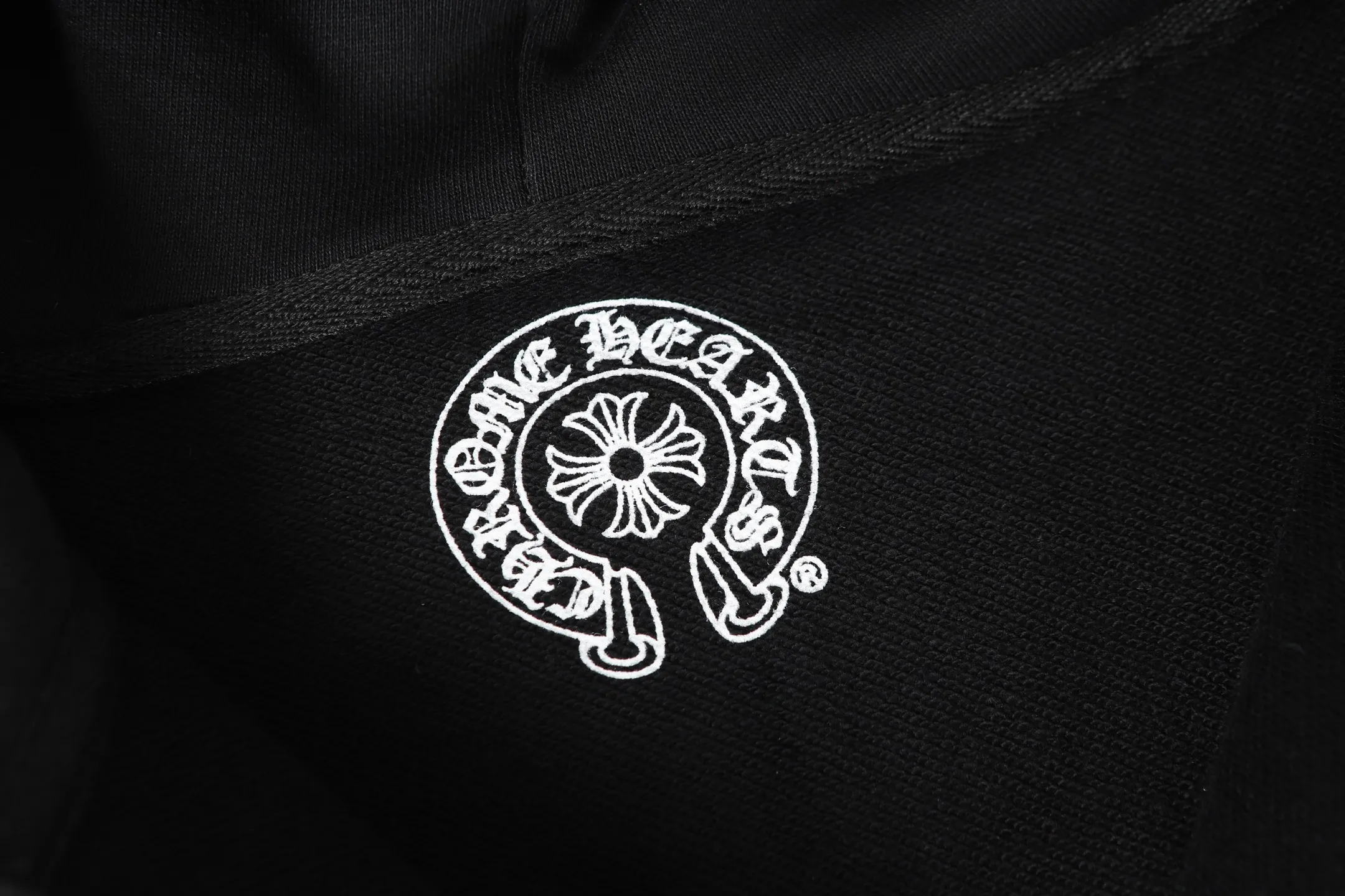 P250 K23 cross-border model, please do not place an order if you are pursuing quality - Chrome Hearts/Chrome Hearts 25ss foam horseshoe printed zipper sweatshirt cardigan jacket - High weight, high density and high quality, soft, delicate and skin-friendly wool, soft and silky to the touch, excellent warmth and skin-friendly properties - Custom-woven and custom-dyed, no color difference, no matter the fabric or workmanship details, beat the ordinary version on the market - Hardware zipper accessories are all customized, full of details -Colour: Black -Size: S M L XL